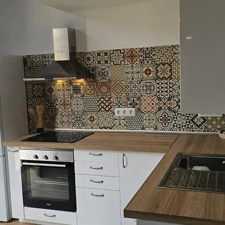 Getaway - Walk To Everything アパート